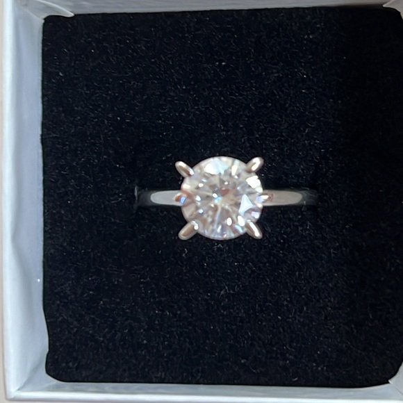 Fine Jewelry Jewelry - 2 carats zirconia sterling silver ring